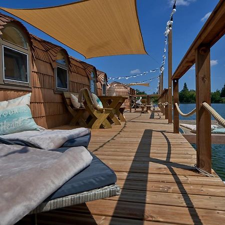Lieblingsplatz Parey - Schwimmendes Iglu Hotel Luaran gambar