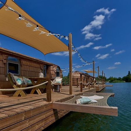 Lieblingsplatz Parey - Schwimmendes Iglu Hotel Luaran gambar