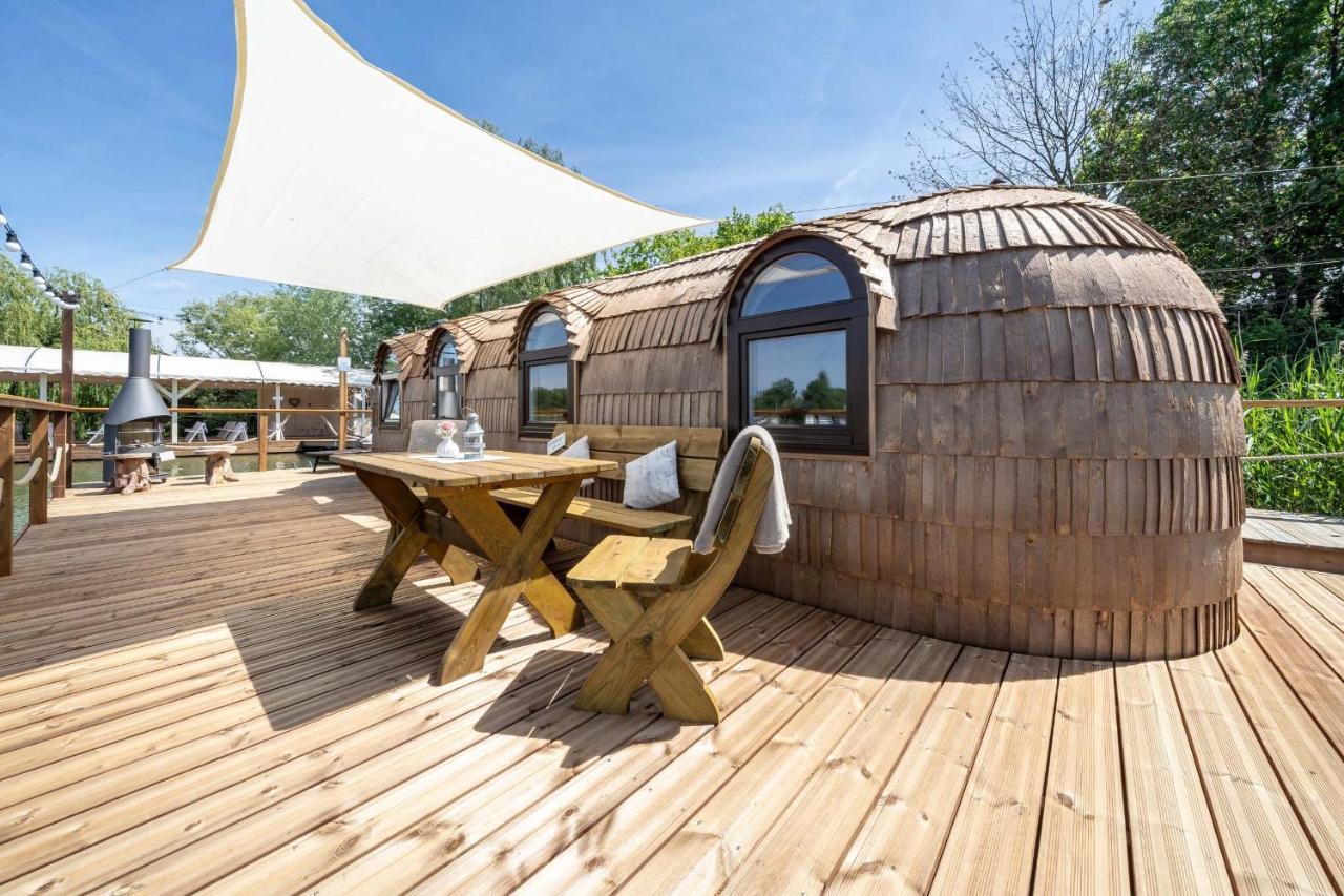 Lieblingsplatz Parey - Schwimmendes Iglu Hotel Luaran gambar