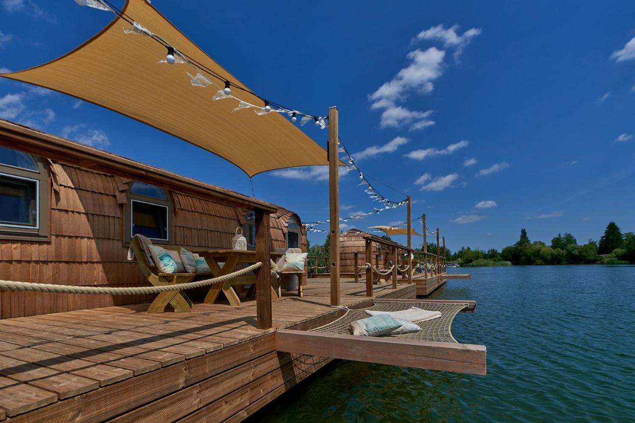 Lieblingsplatz Parey - Schwimmendes Iglu Hotel Luaran gambar