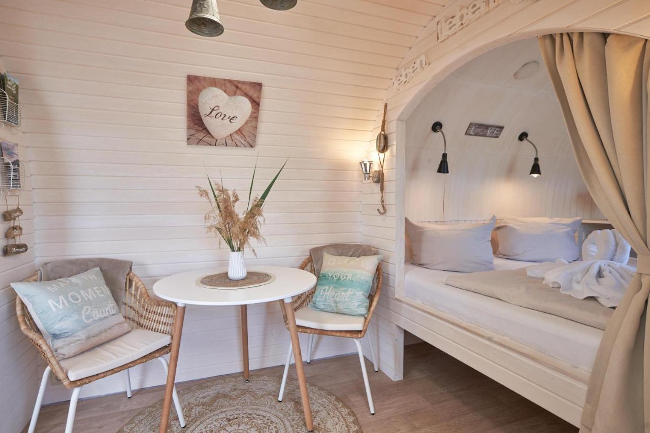 Lieblingsplatz Parey - Schwimmendes Iglu Hotel Luaran gambar